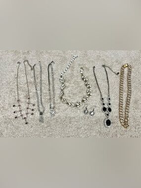 Vintage Bling! 7 piece Mixed Women’s Necklace and Earring Set in Gold, Silver